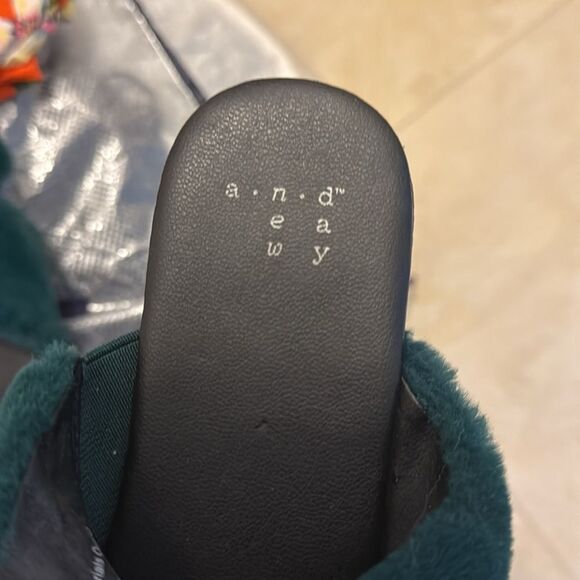 A NEW DAY Green & Black Suede Faux Fur Soft Slippers Sandals Size 8 - Never Worn - Picture 5 of 5